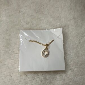 Elegant Gold Pendant Necklace